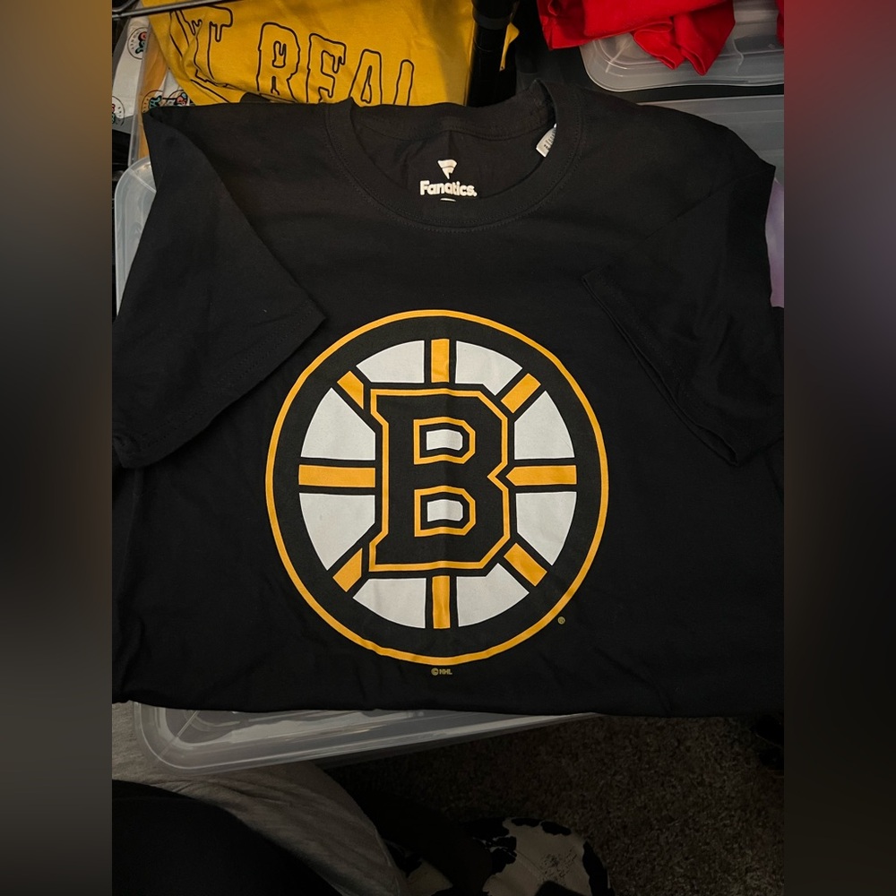 NWT Women’s Fanatics Boston Bruins NHL short sleeve shirt, size S